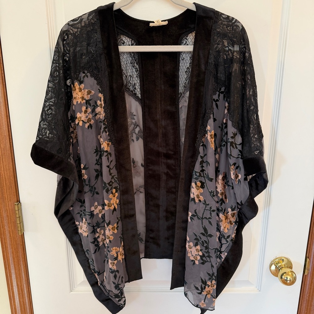 POL Ladies Small Black Velvet + Lace Floral Kimono/Wrap- NEW & Gorgeous!